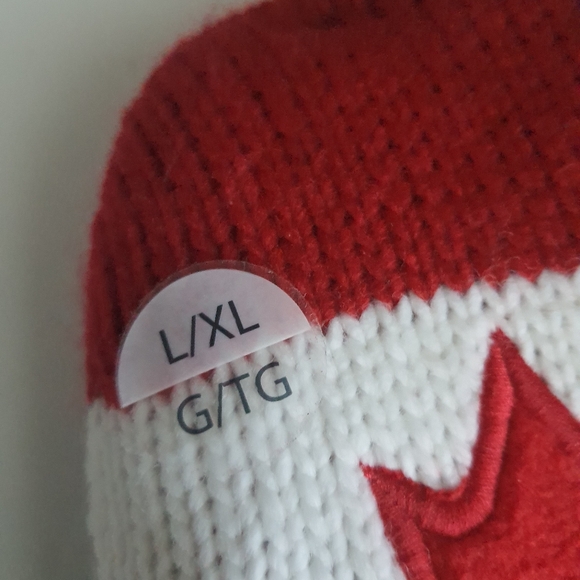 HBC/Canada Olympics Mittens - Picture 2 of 4